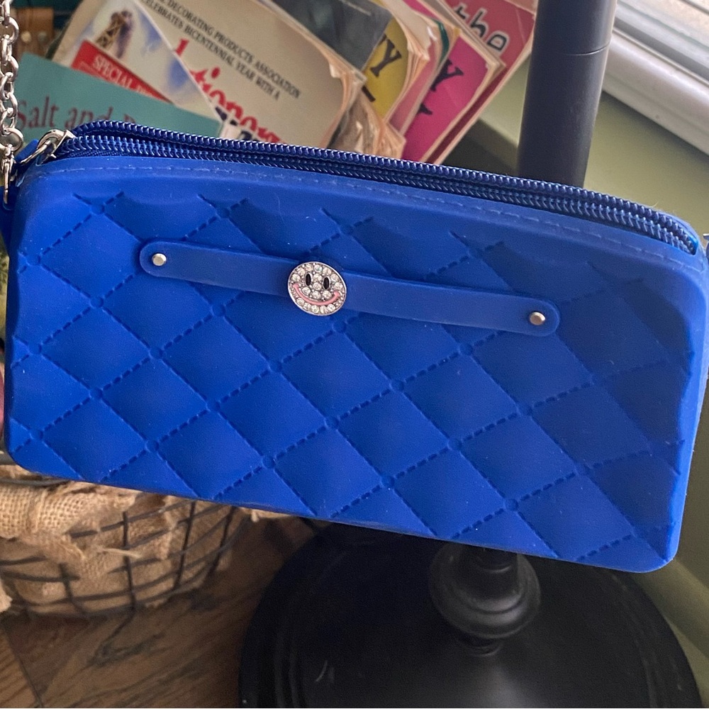 American Jewel Small Silicone Blue Quilted Gummy Wristlet/ Crossbody Bag